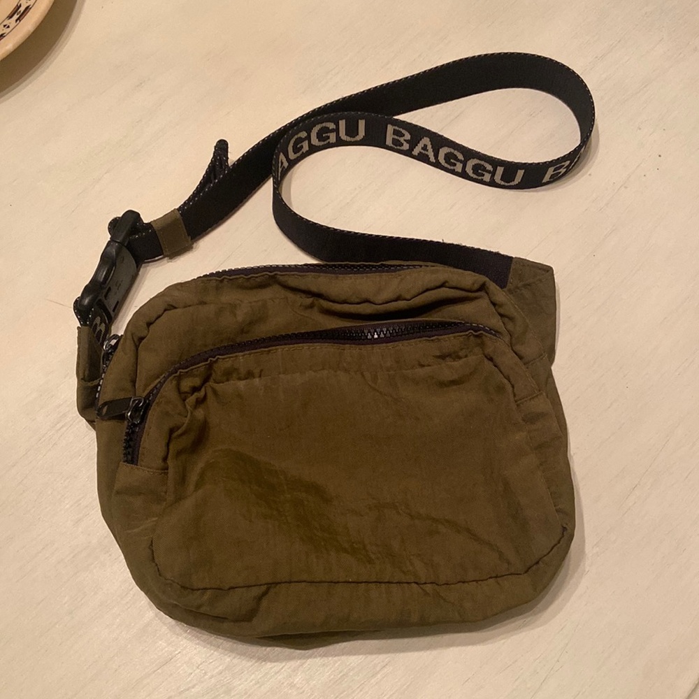 BAGGU crossbody